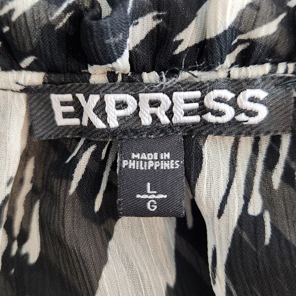 SALE Express Black and White Print Sheer Chiffon Bubble Hem Blouse - Picture 2 of 6